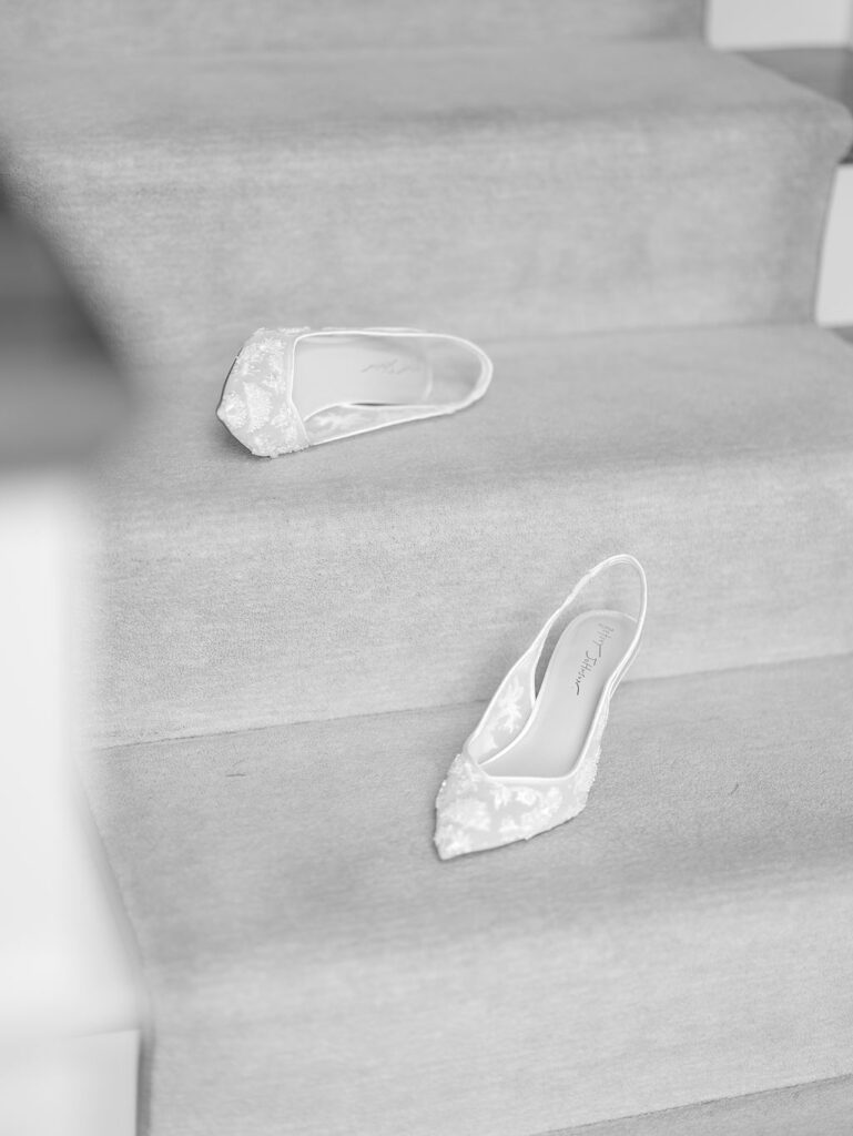 Elegant and romantic late summer Chicago garden estate wedding