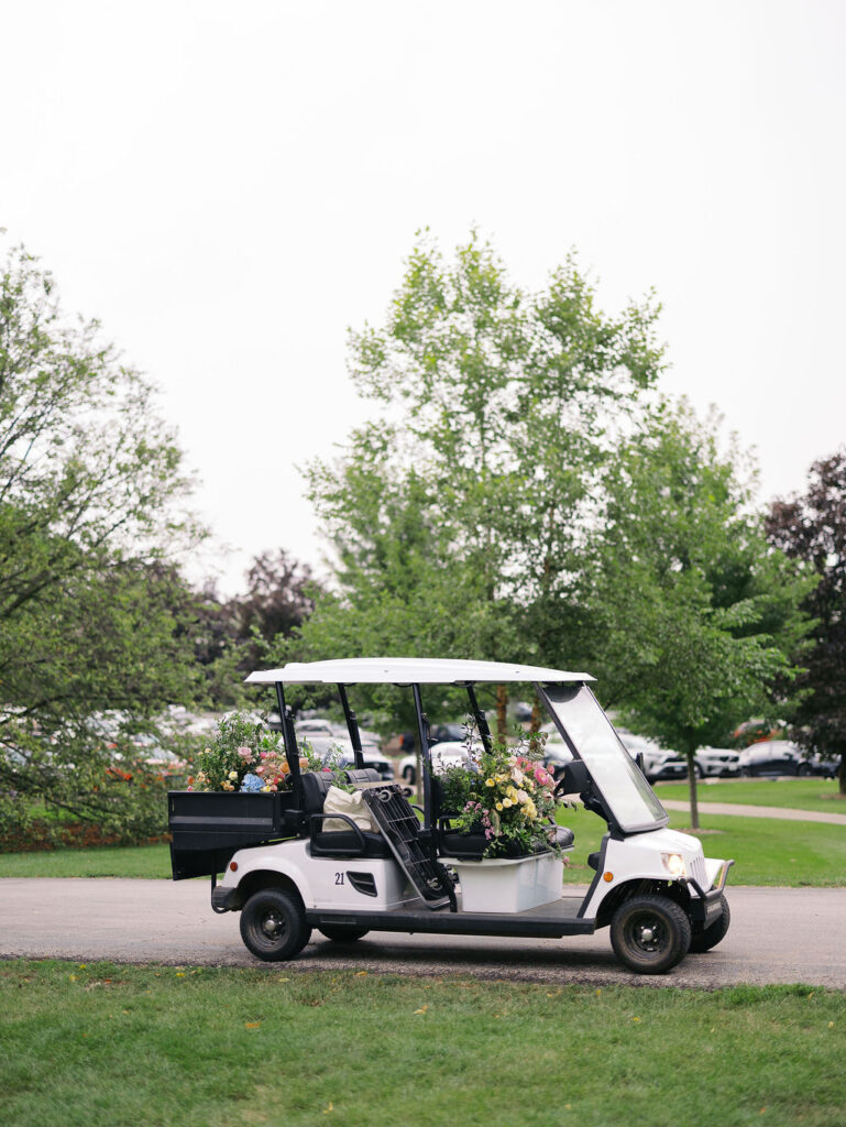 Elegant and romantic late summer Chicago garden estate wedding