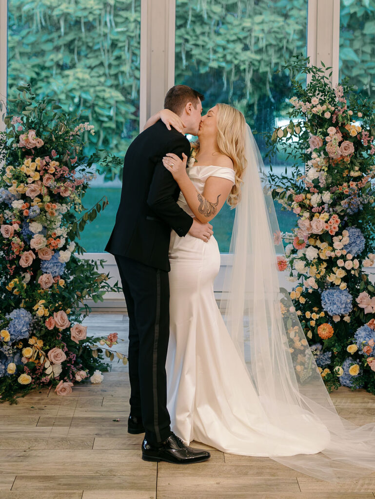Elegant and romantic late summer Chicago garden estate wedding